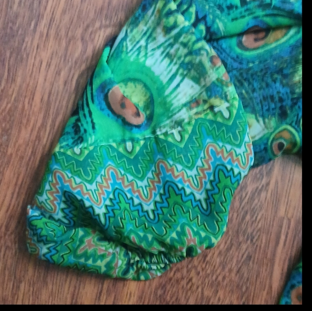 Vibrant Green Patterned Blouse‎ - Picture 9 of 11